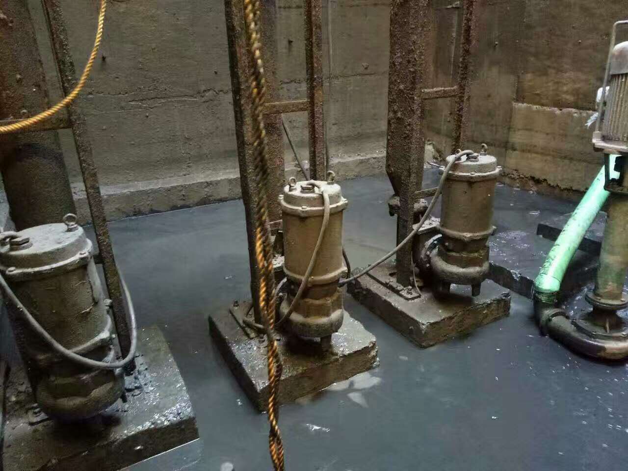 硚口污水池清理